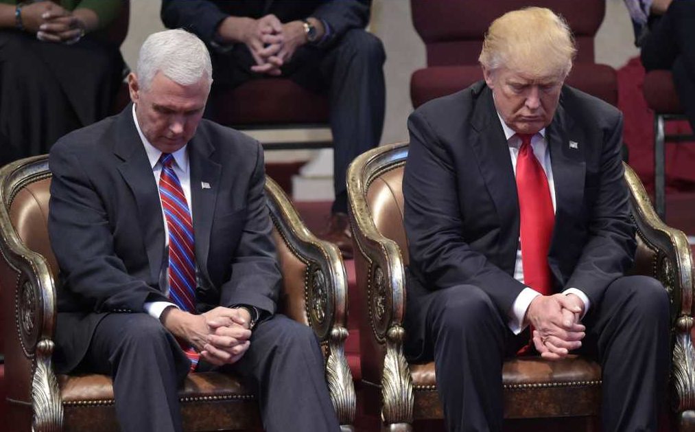 Pense Trump praying