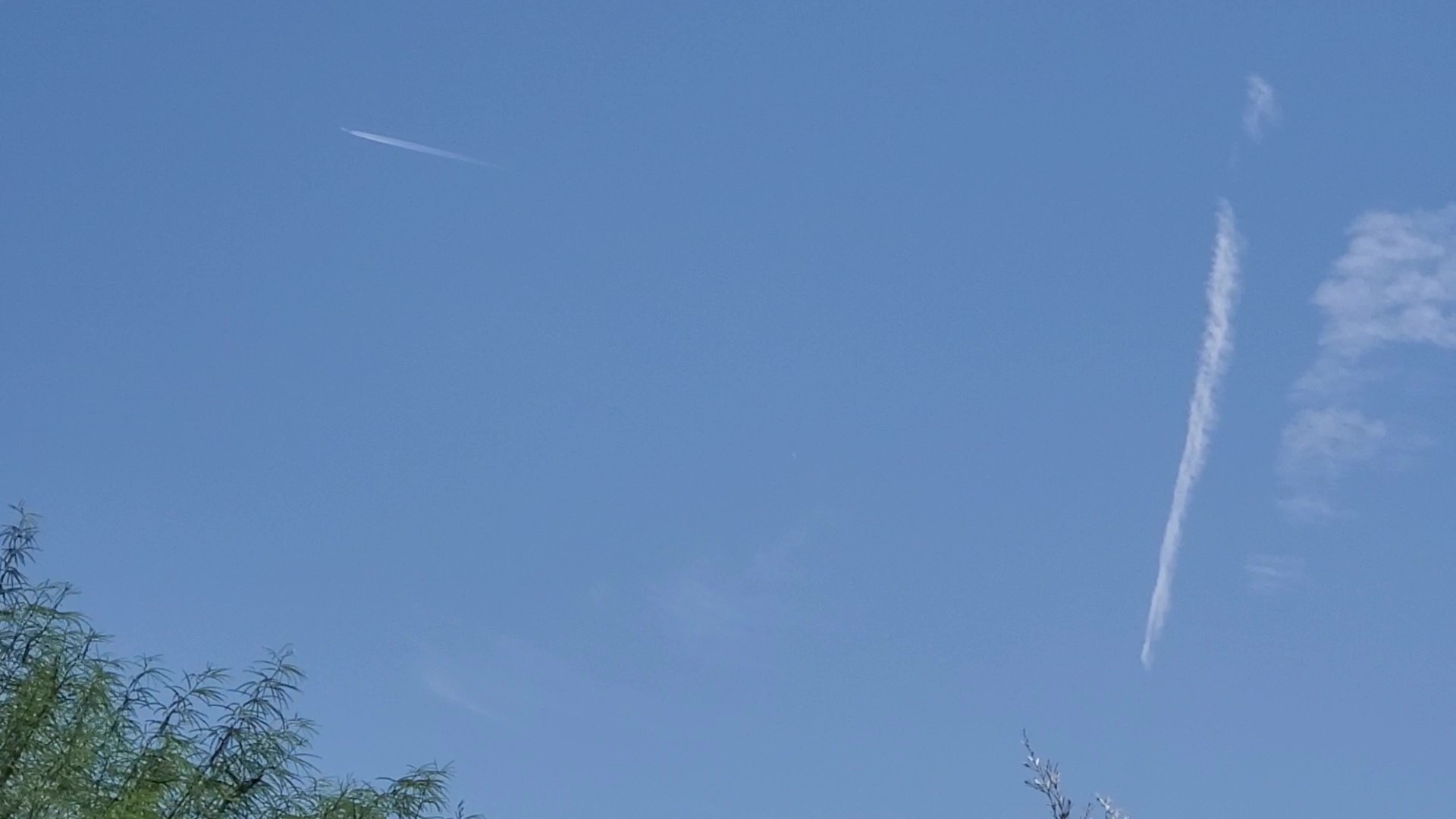 Contrail VS Chemtrail