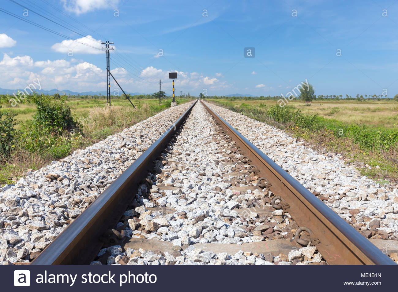 converging-railway-tracks