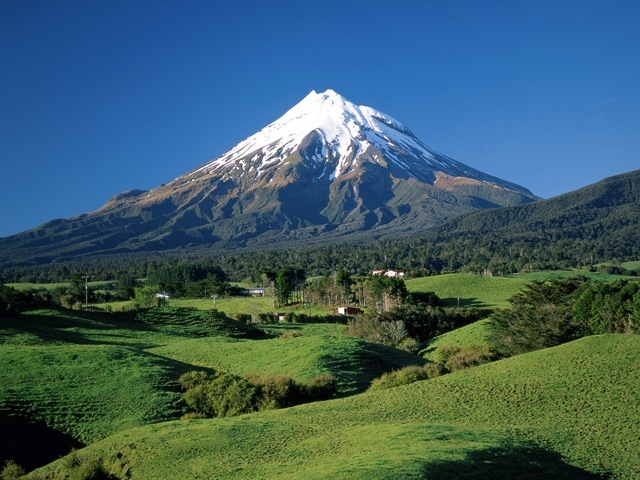 mount-taranaki-lonely-mountain